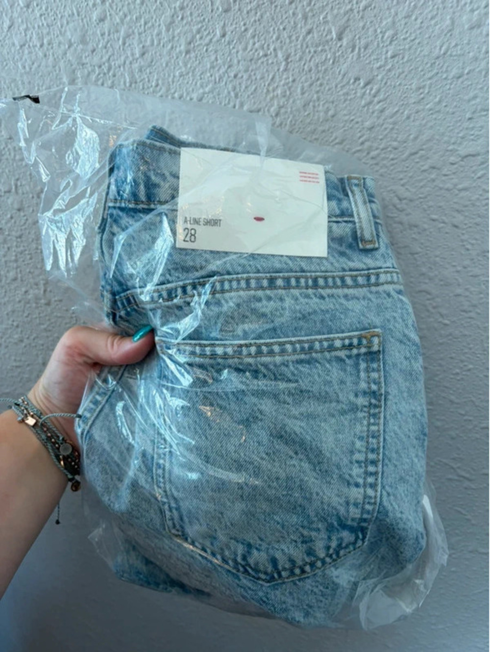 Nwt BDG A-Line short light wash size 28. 3.5in inseam. $55 retail